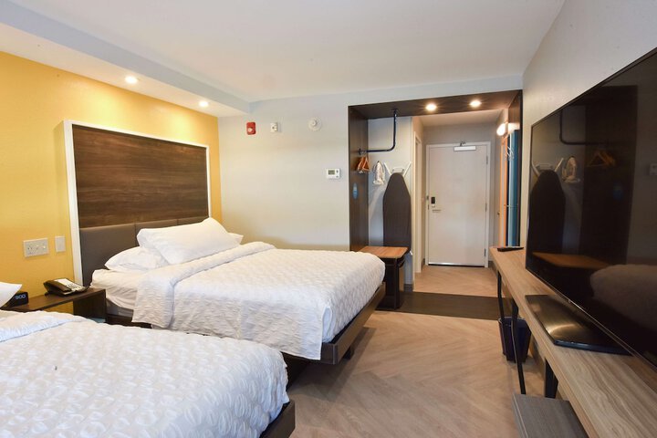 Room 13 of 40
