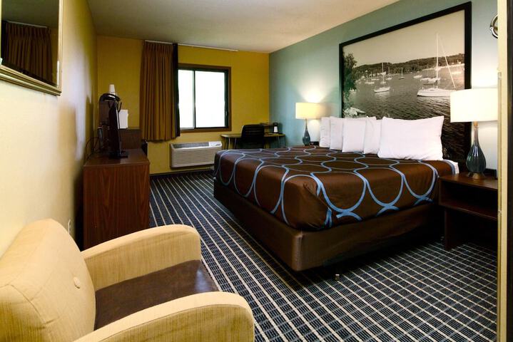 Super 8 by Wyndham Red Wing