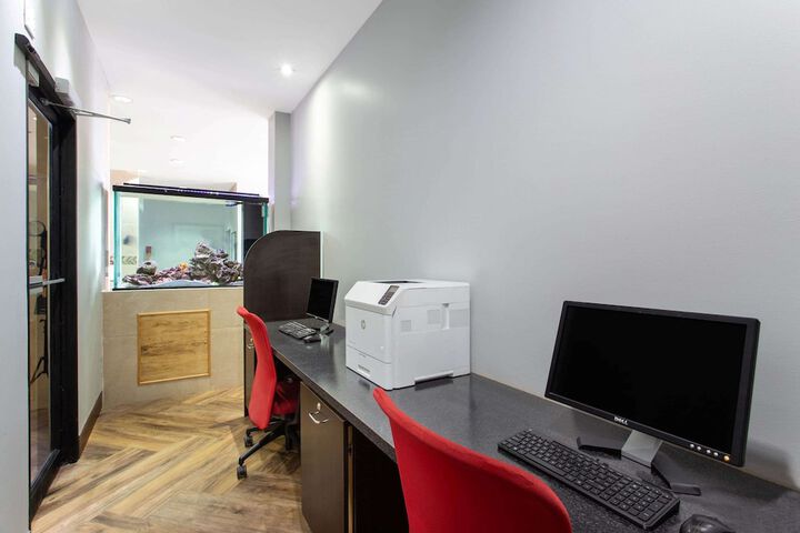 Business Center 44 of 44