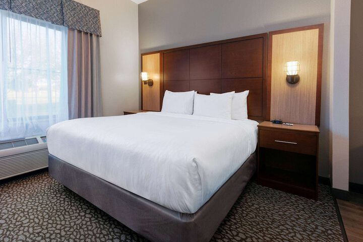 Room 32 of 65