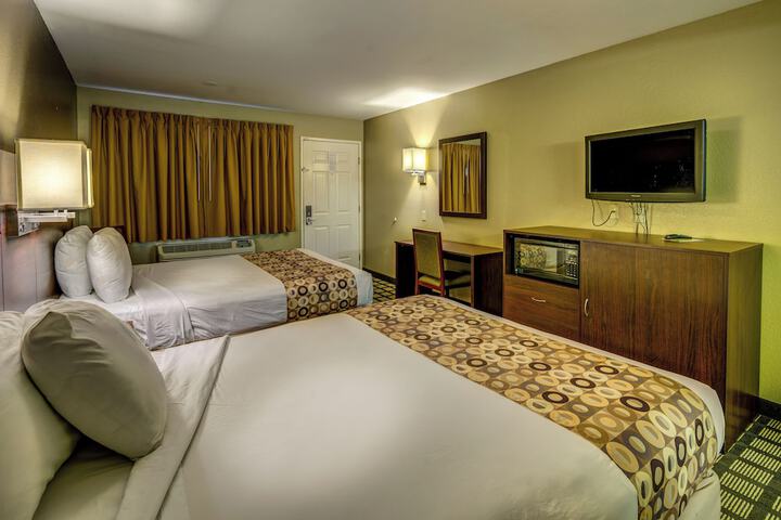 Room 32 of 38