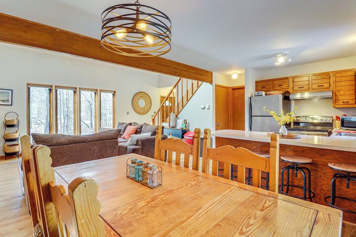 Private Spa Fire Pit & Deck: Poconos Home!