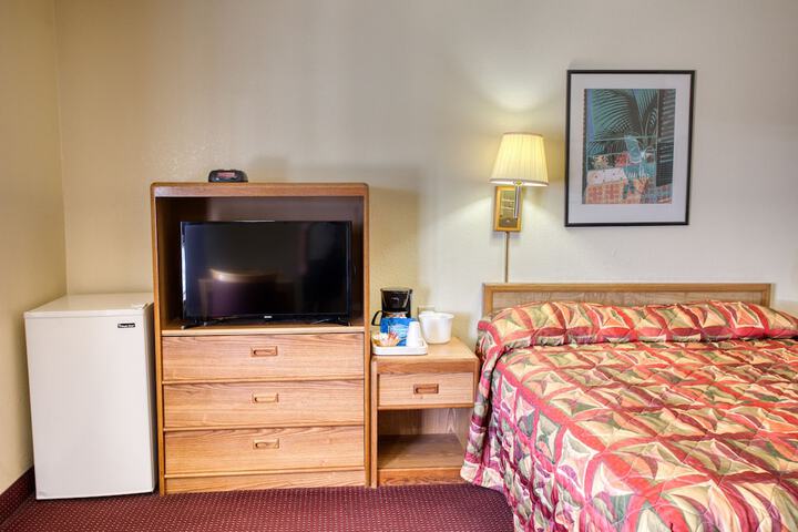 Room 12 of 16