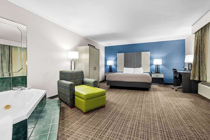 Room 10 of 42
