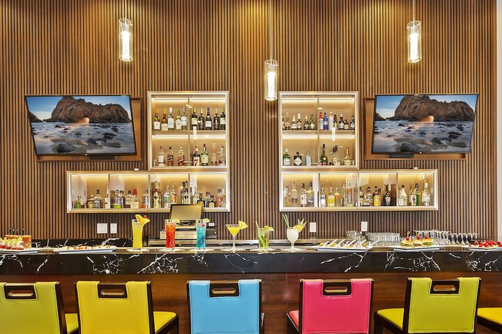 Lounge 44 of 48