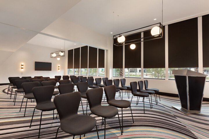 The Viv Hotel Anaheim, a Tribute Portfolio Hotel