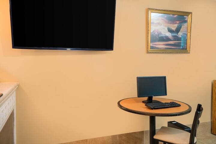 Business Center 14 of 14