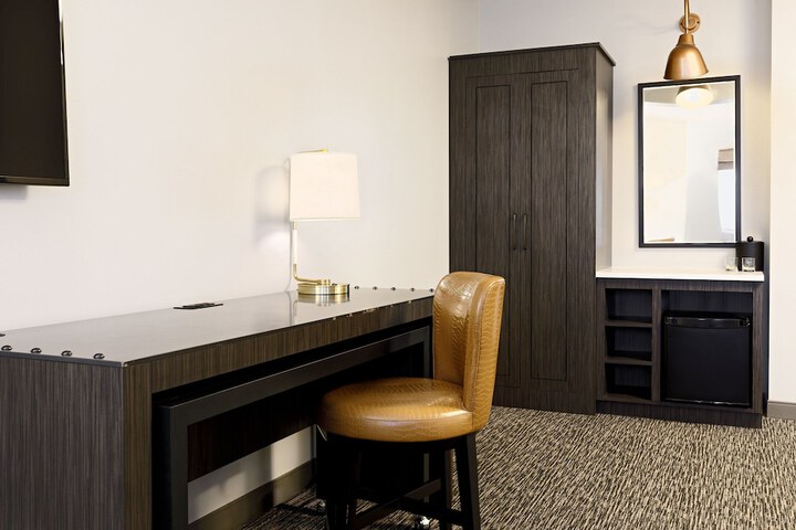 Room 19 of 37
