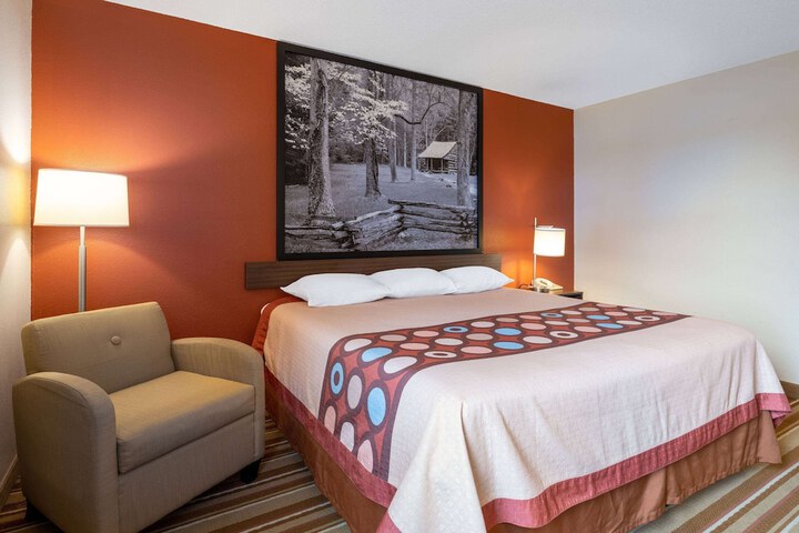 Room 8 of 36