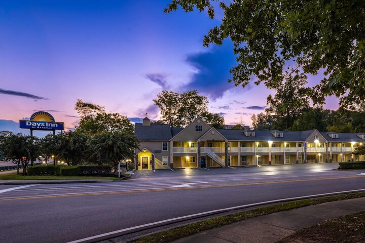 Days Inn by Wyndham Canton