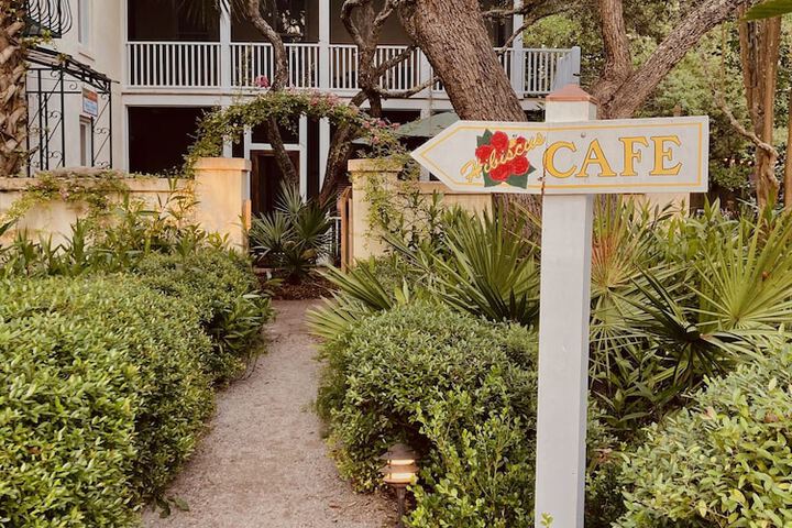 Hibiscus Coffee & Guesthouse