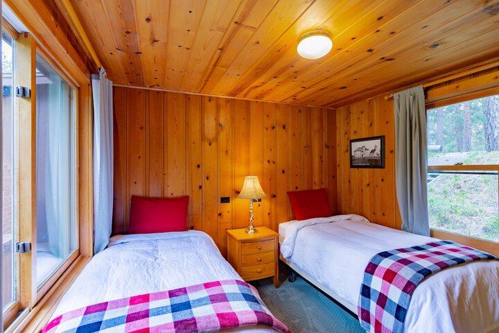 Lake Creek Lodge