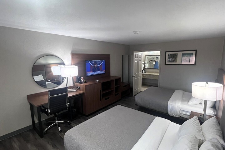 Room 53 of 83