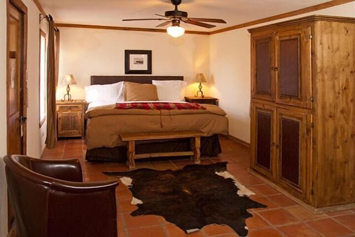 The Maverick Inn