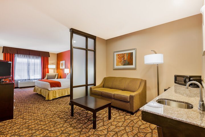 Room 14 of 34