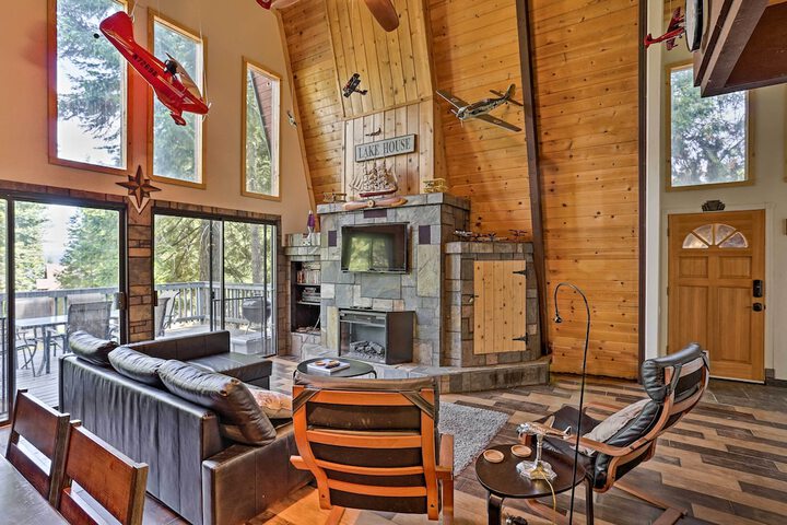 Chester Cabin w / Deck - Walk to Lake + Golfing!