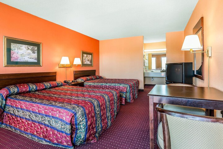 Room 9 of 34