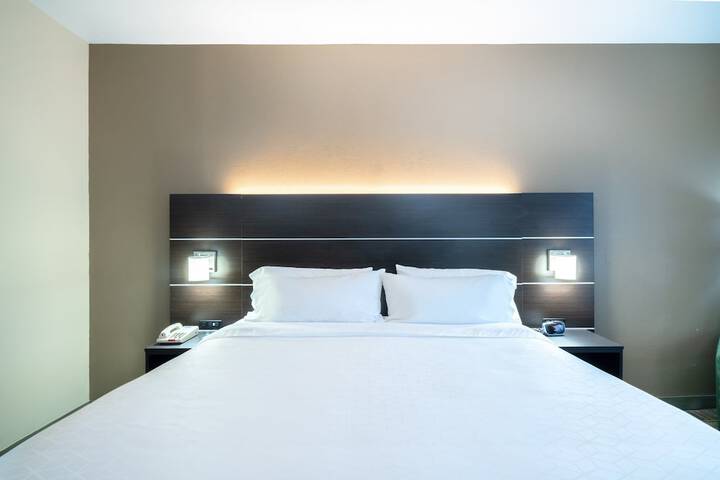 Room 27 of 43