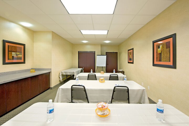 Holiday Inn Express & Suites Willcox by IHG