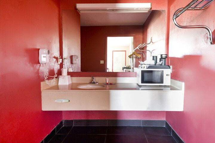 Room 28 of 46
