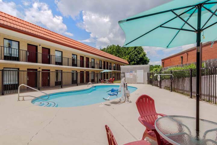 Pool 4 of 35