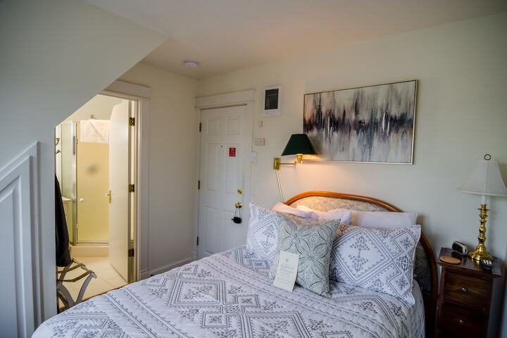 Room 57 of 144