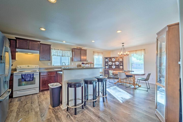 Peaceful Portales Escape w / Patio & Grill!