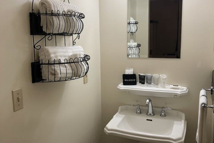 Room 33 of 39