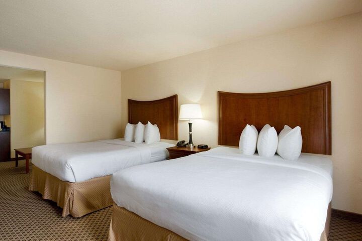 Quality Suites Huntsville Near University