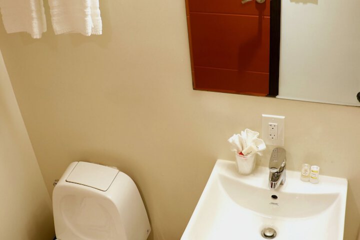 Room 14 of 37