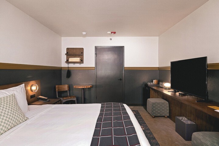 Room 60 of 71