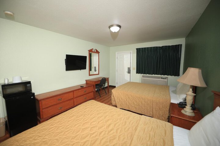 Room 7 of 28