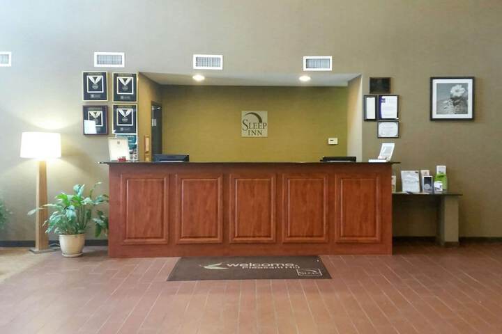 Sleep Inn & Suites Pleasant Hill - Des Moines