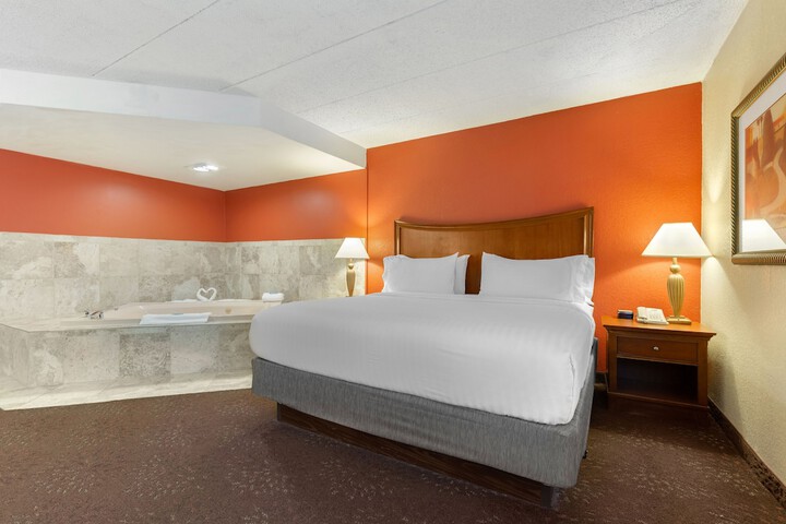 Room 8 of 48