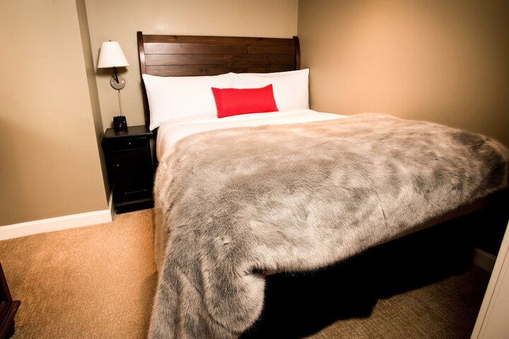 Room 27 of 61