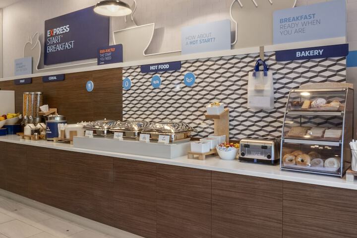 Holiday Inn Express and Suites Newton by IHG
