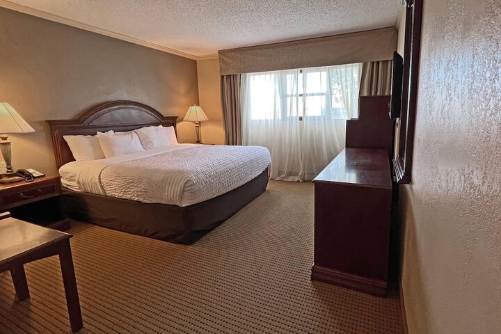 Clarion Inn Garden City