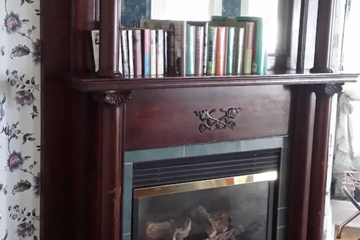 Chestnut Charm Bed & Breakfast
