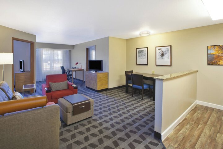 Room 11 of 19