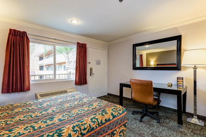 Room 6 of 23