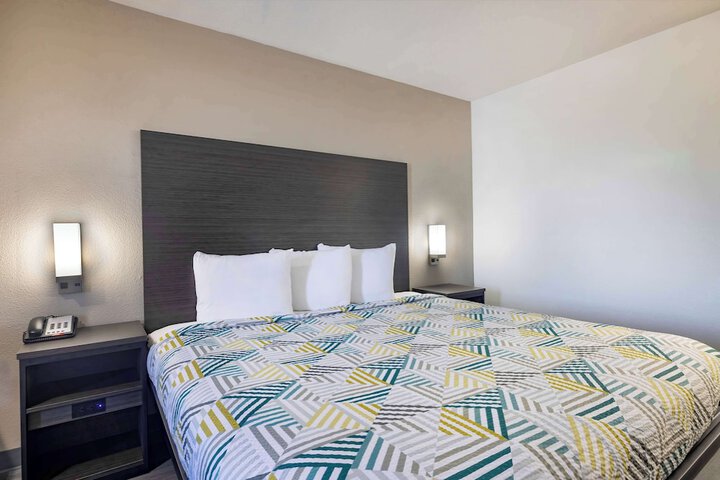 Room 16 of 27