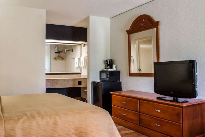 Room 18 of 35