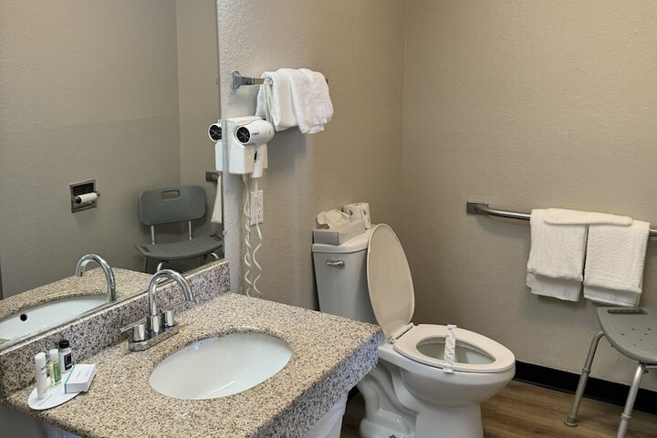 Room 17 of 41