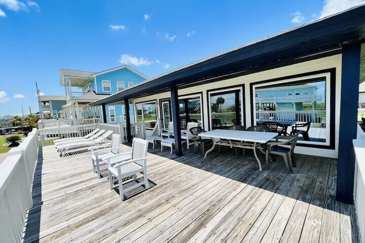 Nashs Landing 3 Bedroom Home by RedAwning