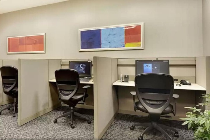Business Center 98 of 99