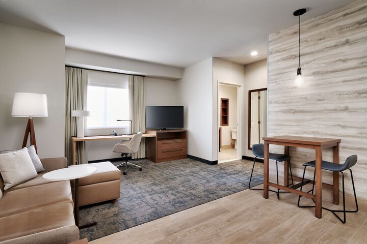 Room 32 of 77