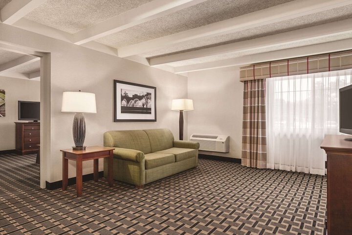 Country Inn & Suites by Radisson Woodbury, MN