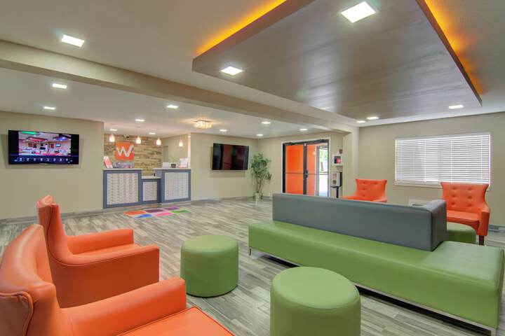 Westbridge Inn & Suites