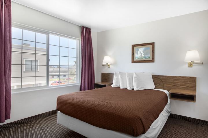 Room 21 of 34