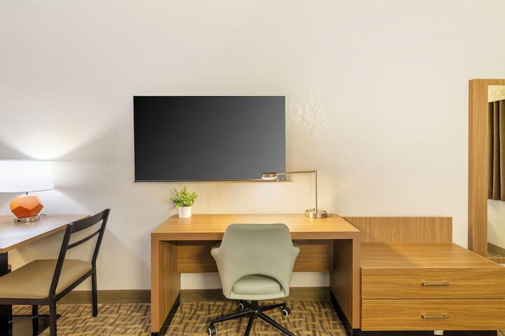 Room 19 of 41